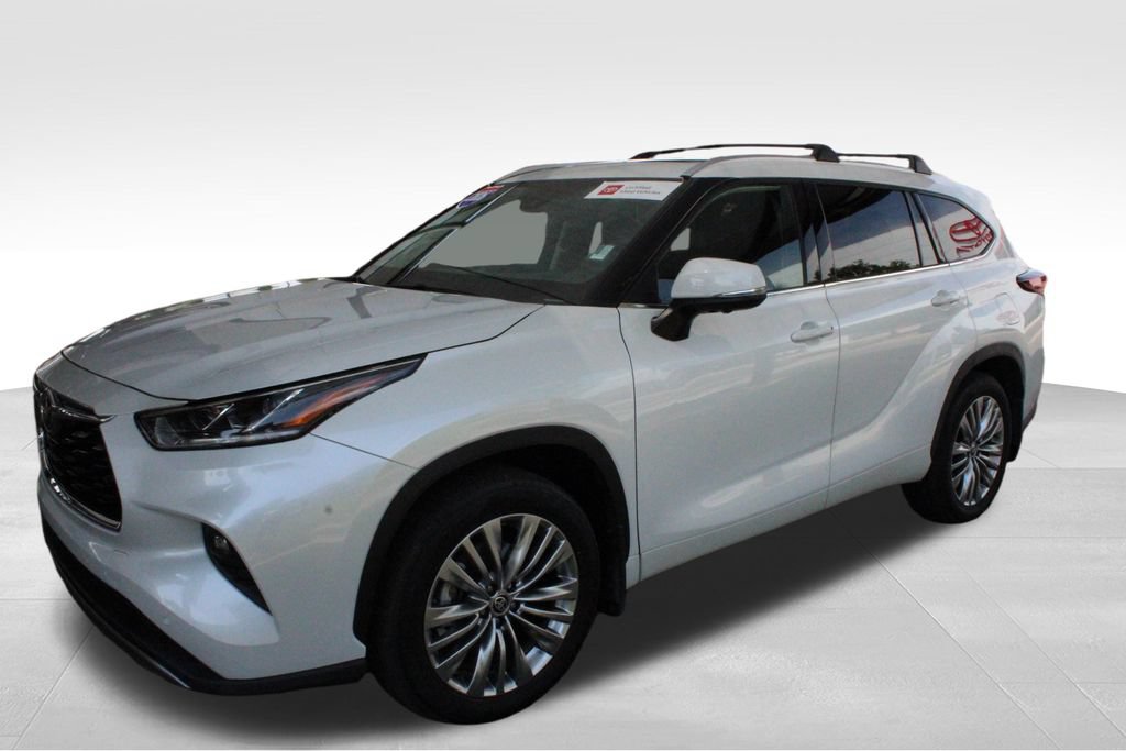 Certified 2026 Toyota Highlander Platinum AWD/4WD image 13
