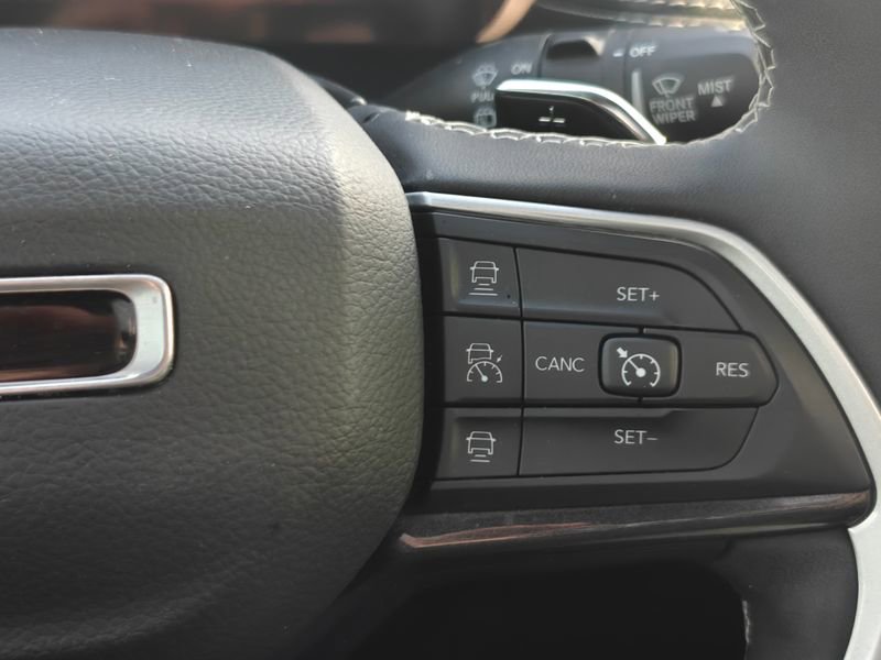 Used 2023 Jeep Grand Cherokee Altitude image 28