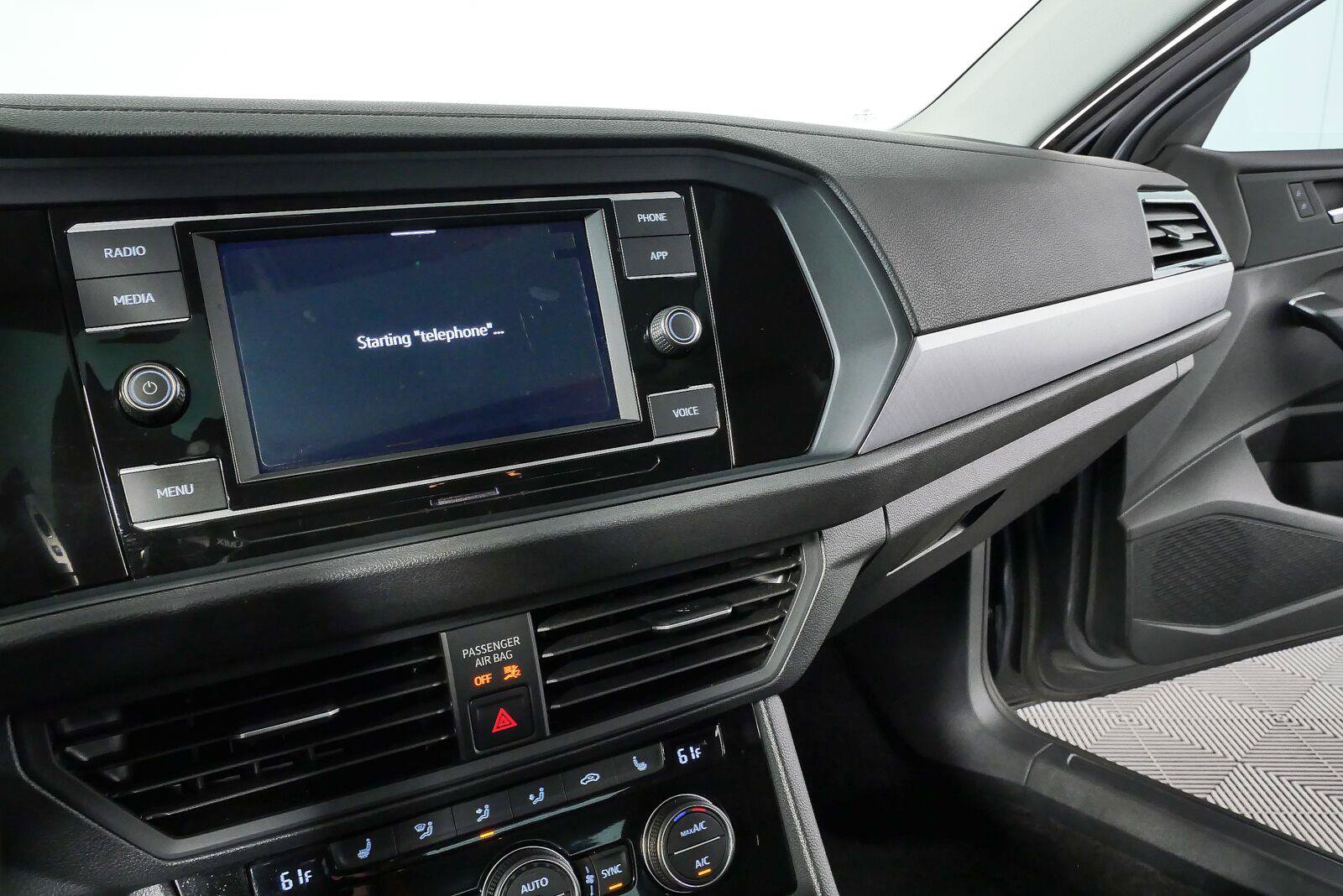 Used 2024 Volkswagen Jetta SE w/ Panoramic Sunroof Package FWD image 12