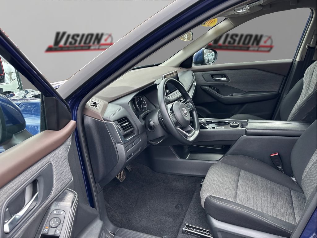 Used 2023 Nissan Rogue SV image 9