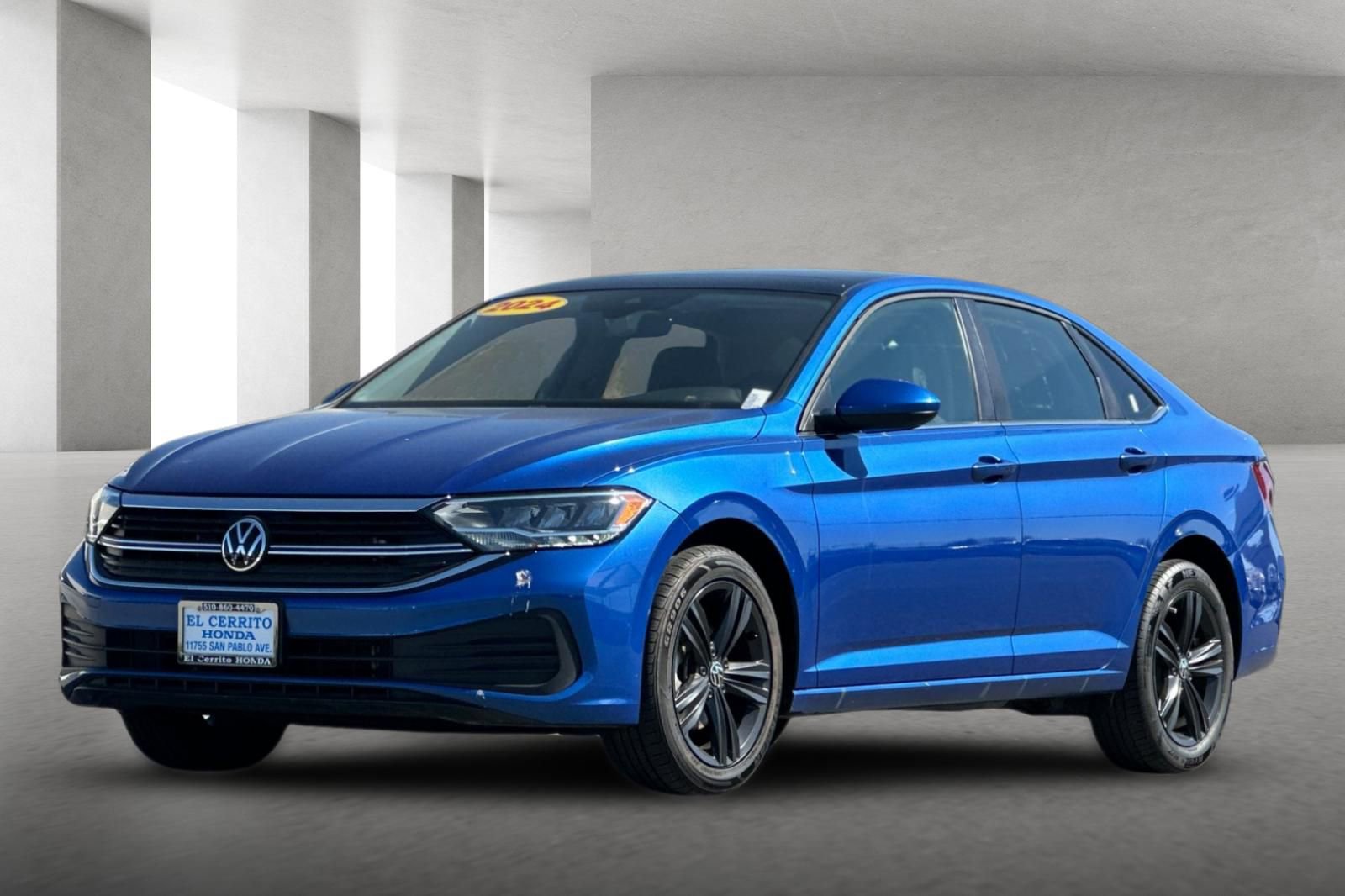 Used 2024 Volkswagen Jetta SE w/ Panoramic Sunroof Package image 8