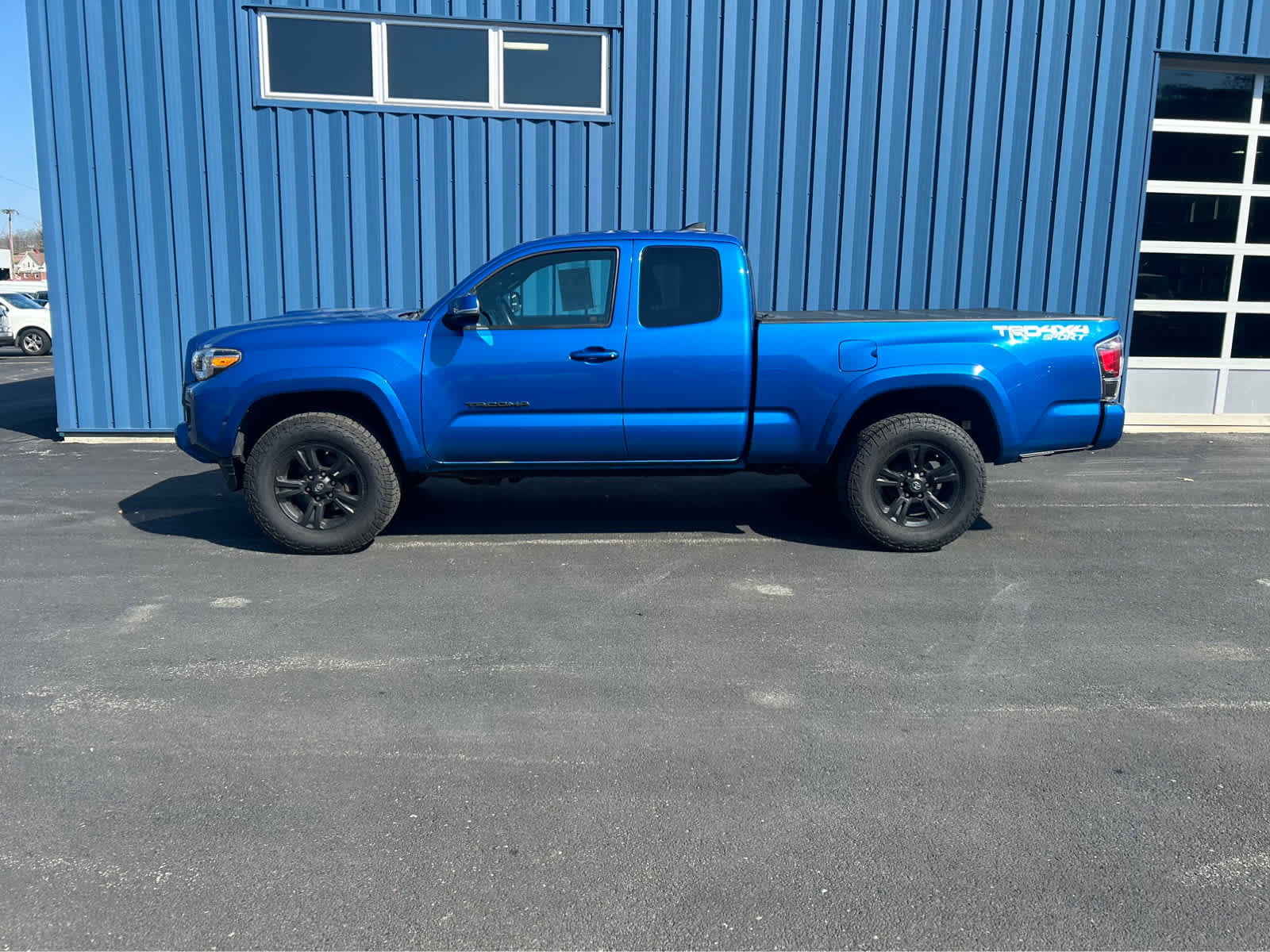 Used 2017 Toyota Tacoma TRD Sport w/ Tow Package (A/T) image 15