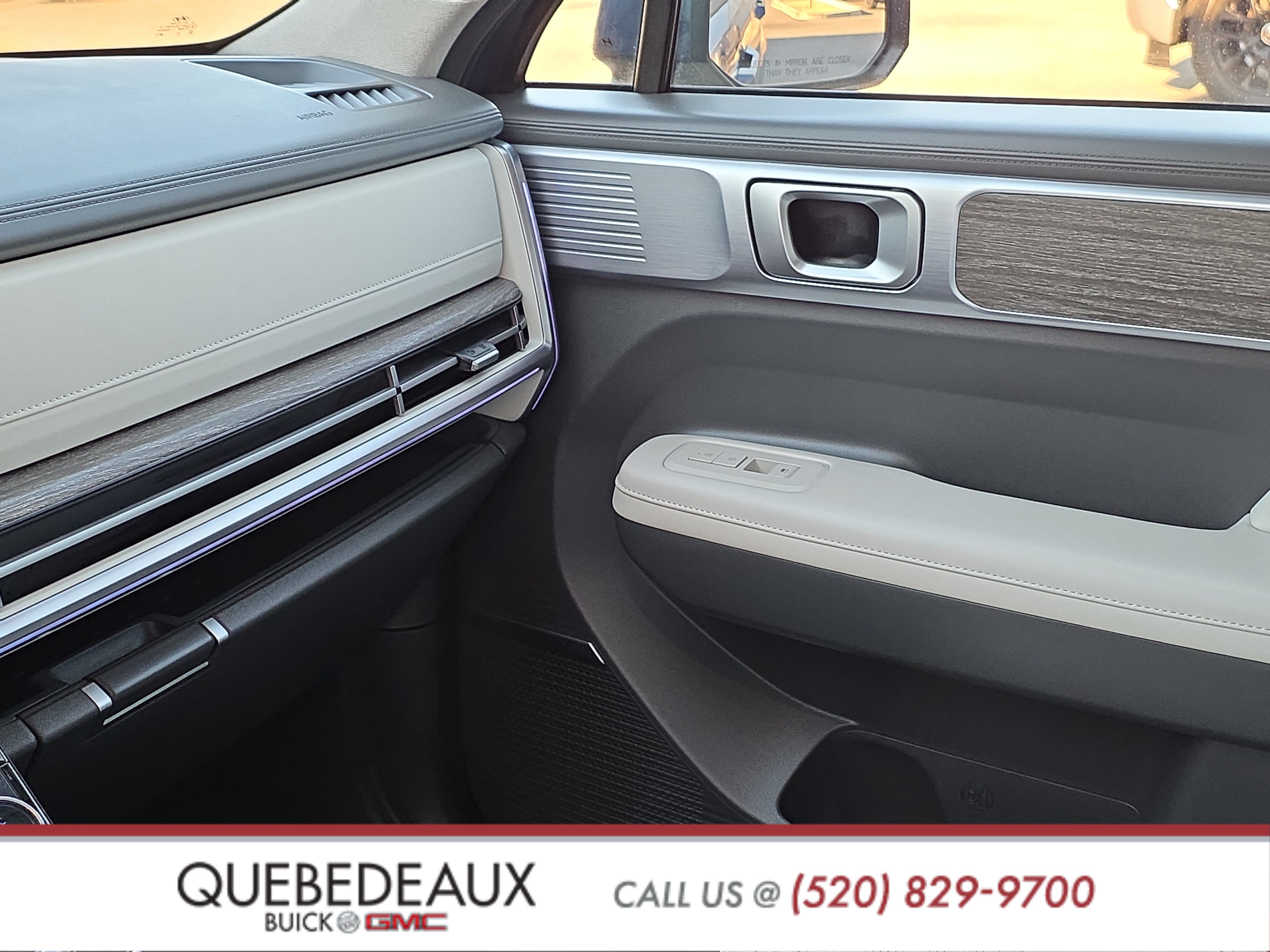 Used 2025 Hyundai Santa Fe Limited FWD image 23