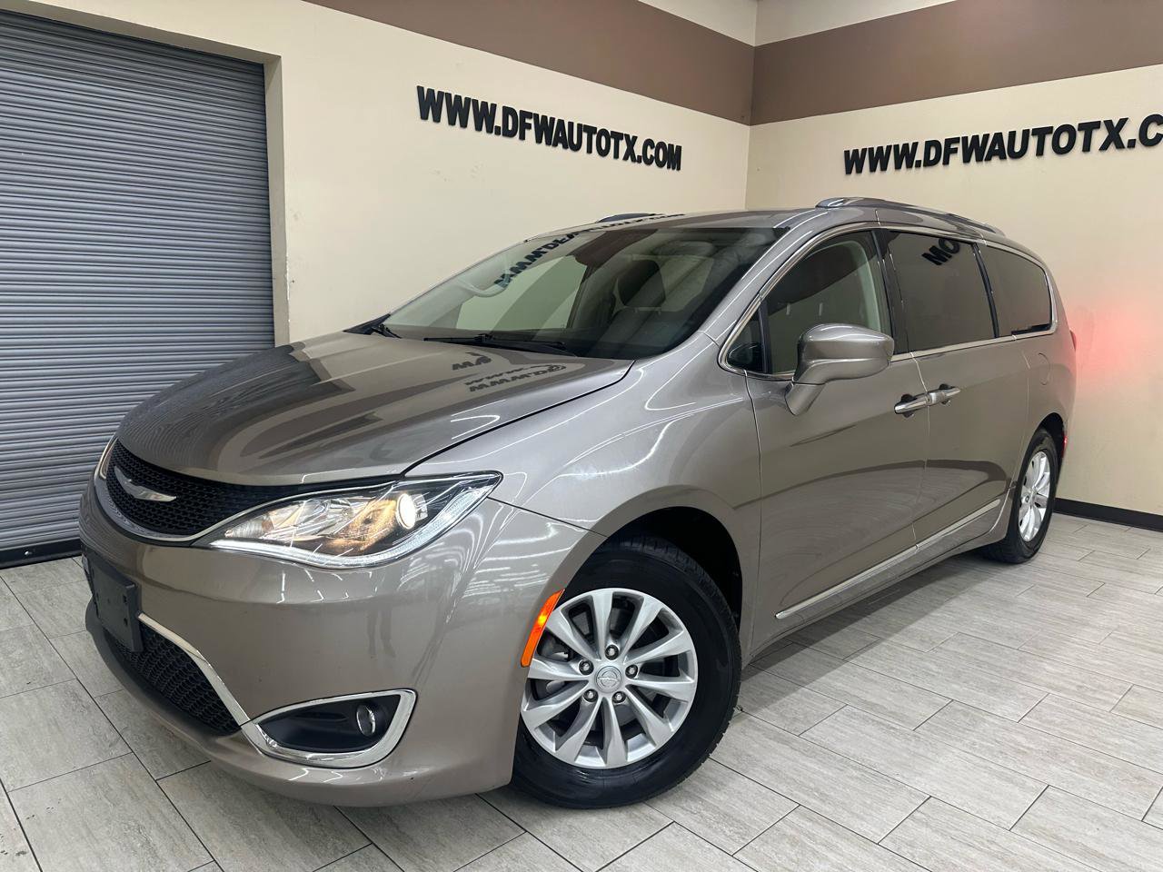 Used 2018 Chrysler Pacifica Touring-L Plus image 1