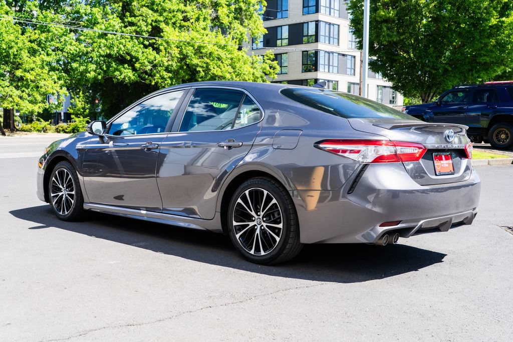 Used 2020 Toyota Camry SE FWD image 4