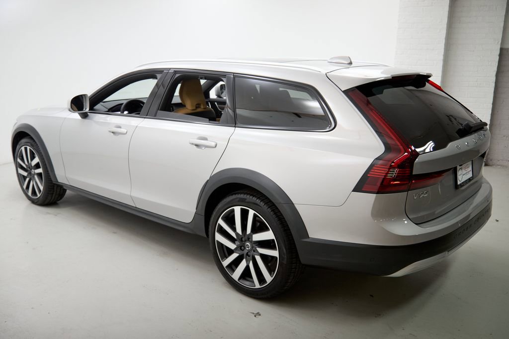 Certified 2025 Volvo V90 B6 Cross Country Ultra AWD/4WD image 7