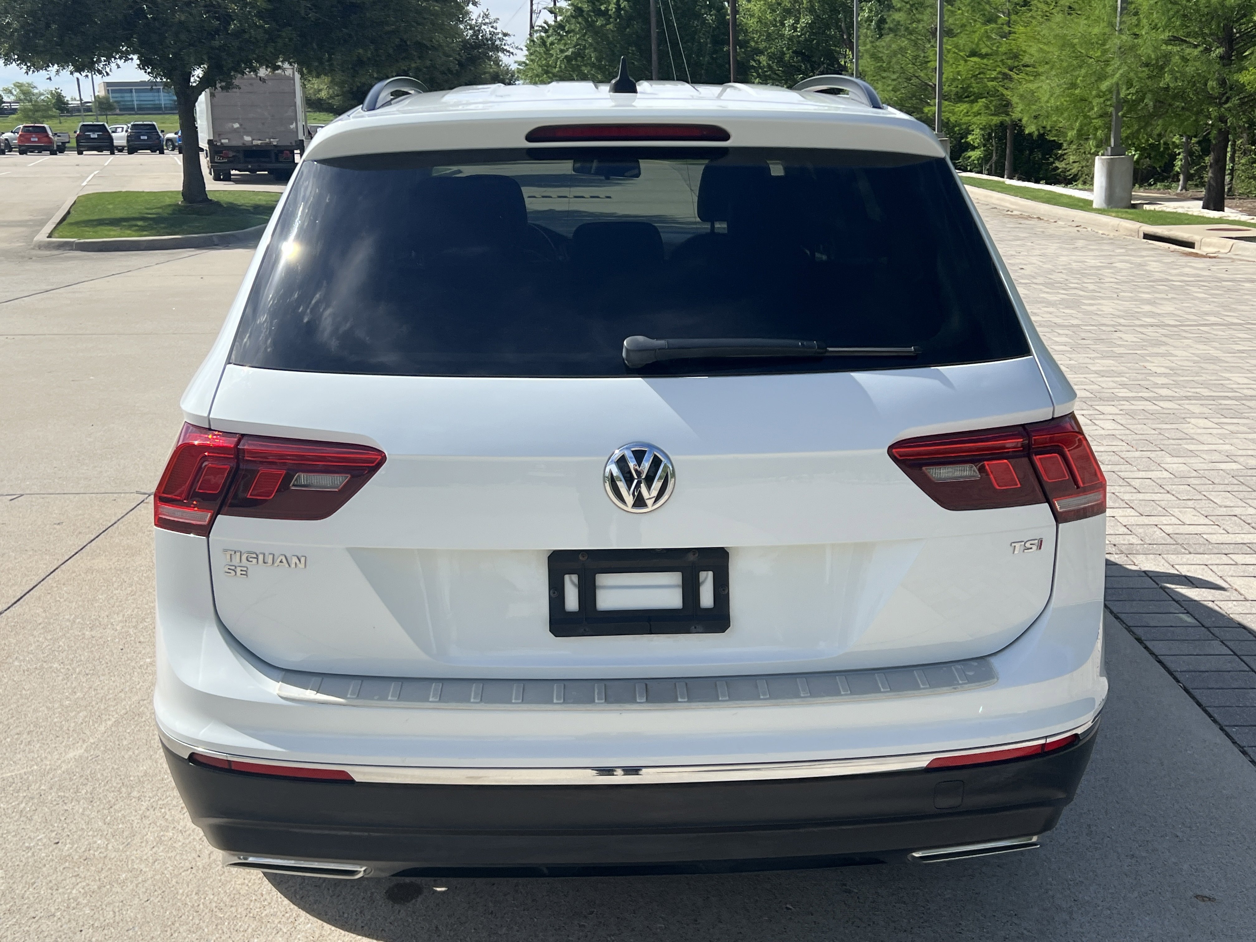 Used 2018 Volkswagen Tiguan SE image 9