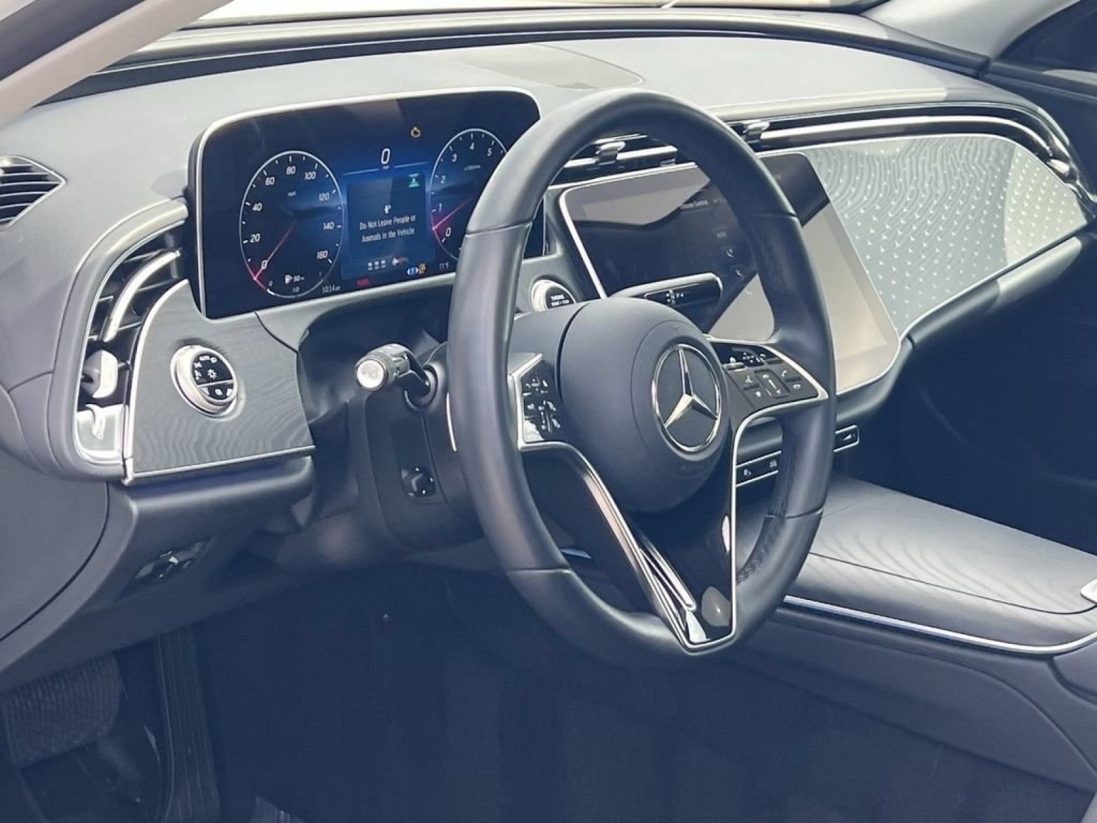 Used 2025 Mercedes-Benz E 450 4MATIC Sedan image 17