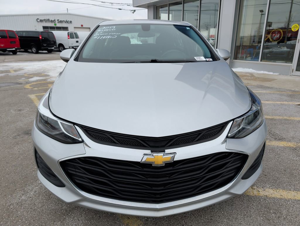 Used 2019 Chevrolet Cruze LT image 2
