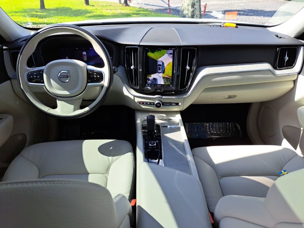 Used 2024 Volvo XC60 T8 Plus image 11