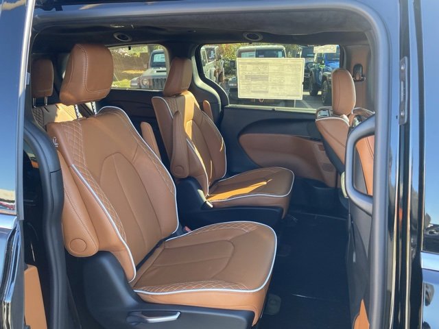 New 2026 Chrysler Pacifica Pinnacle image 34