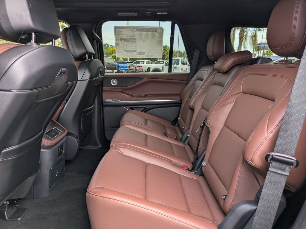 New 2027 Lincoln Navigator Reserve AWD/4WD image 15