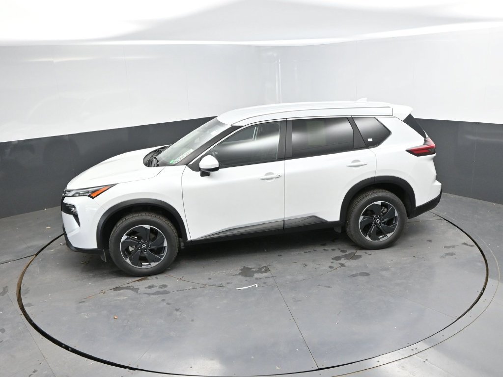 Used 2025 Nissan Rogue SV FWD image 26