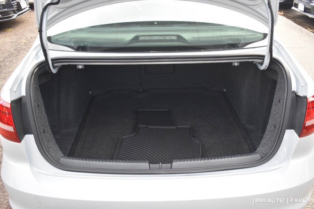 Used 2017 Volkswagen Jetta SE FWD image 34