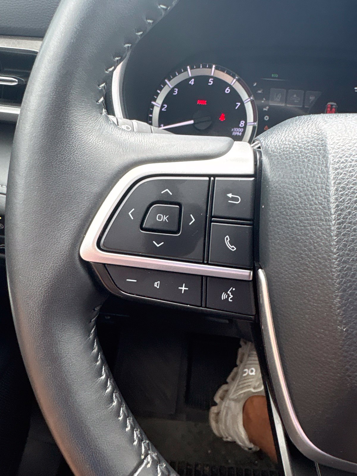 Used 2023 Toyota Highlander XLE FWD image 17