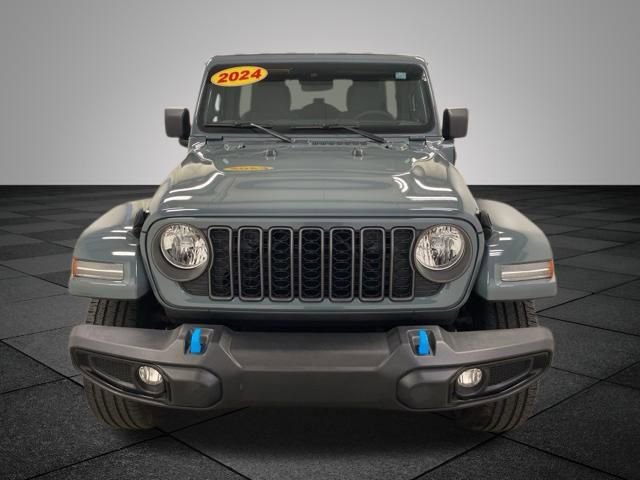 Used 2024 Jeep Wrangler Unlimited w/ Convenience Group AWD/4WD image 2