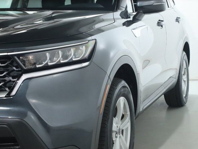 Used 2022 Kia Sorento LX AWD/4WD image 4