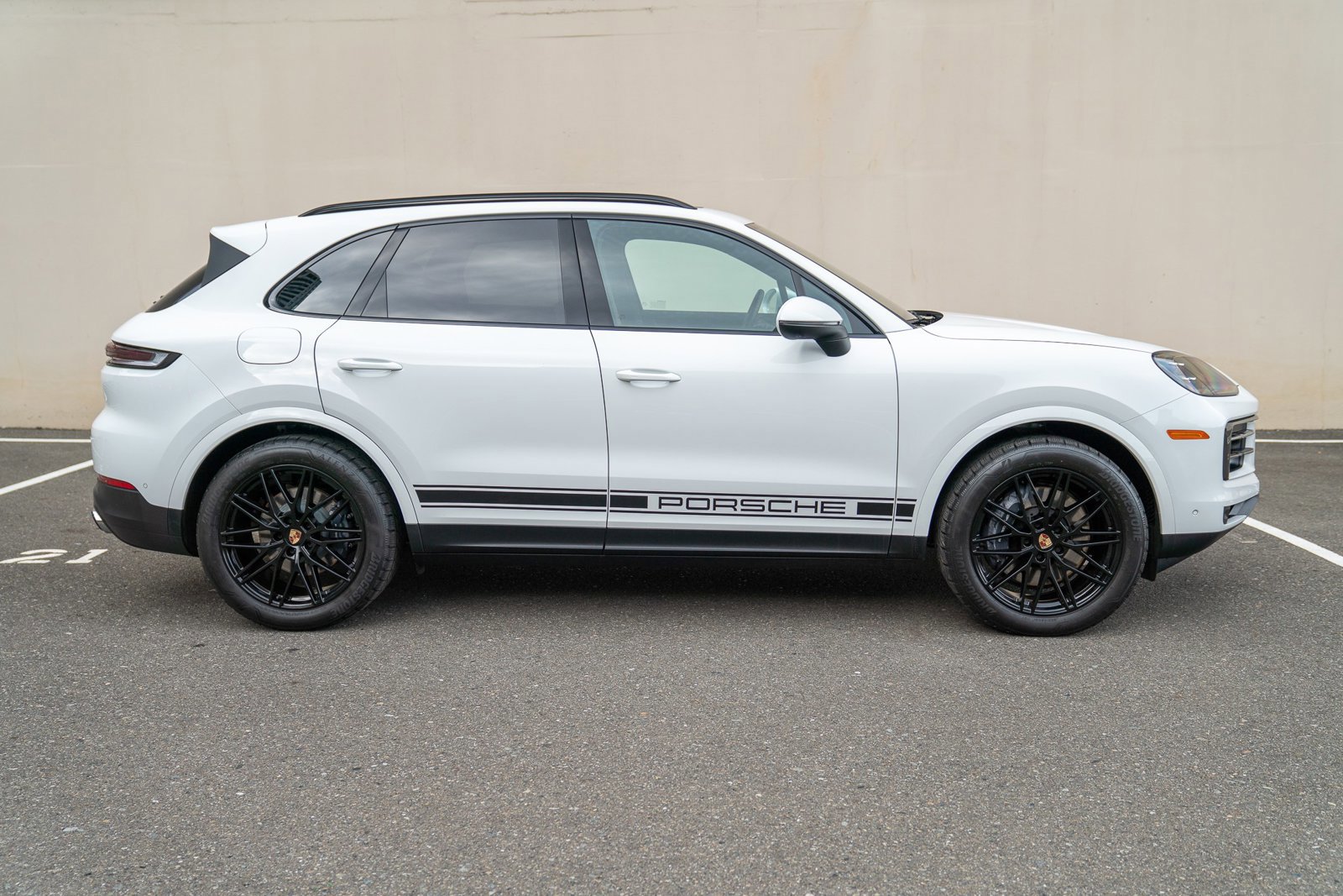 Used 2025 Porsche Cayenne image 8
