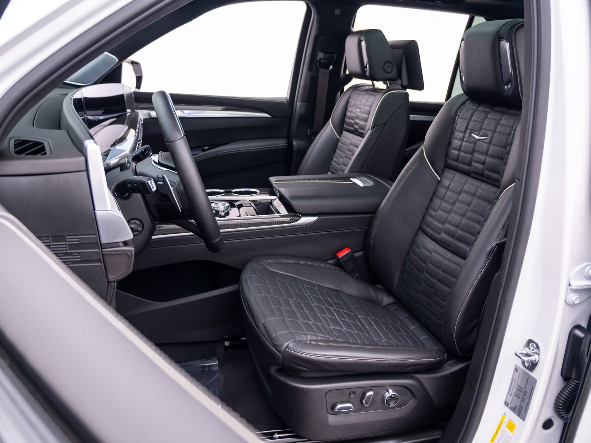 Certified 2025 Cadillac Escalade V w/ LPO, ONYX Package AWD/4WD image 19