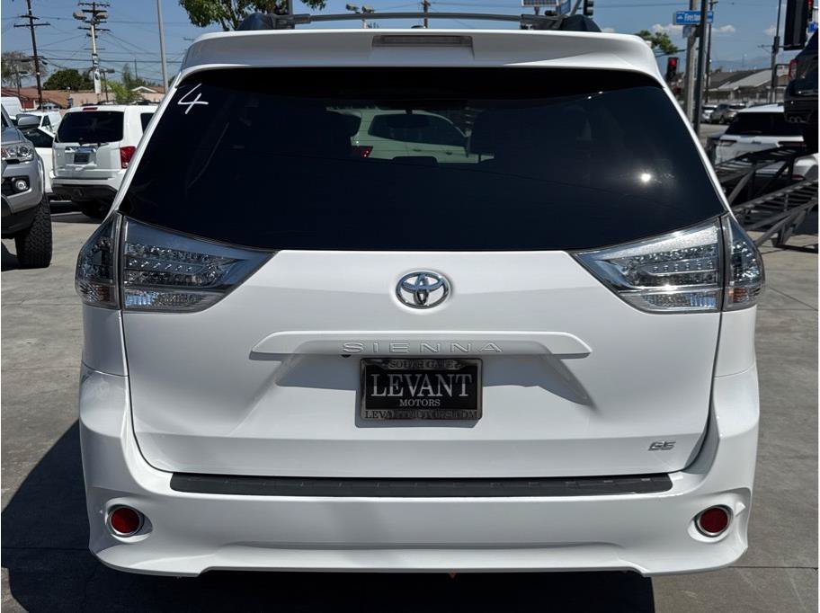 Used 2015 Toyota Sienna SE w/ SE Preferred Package FWD image 6