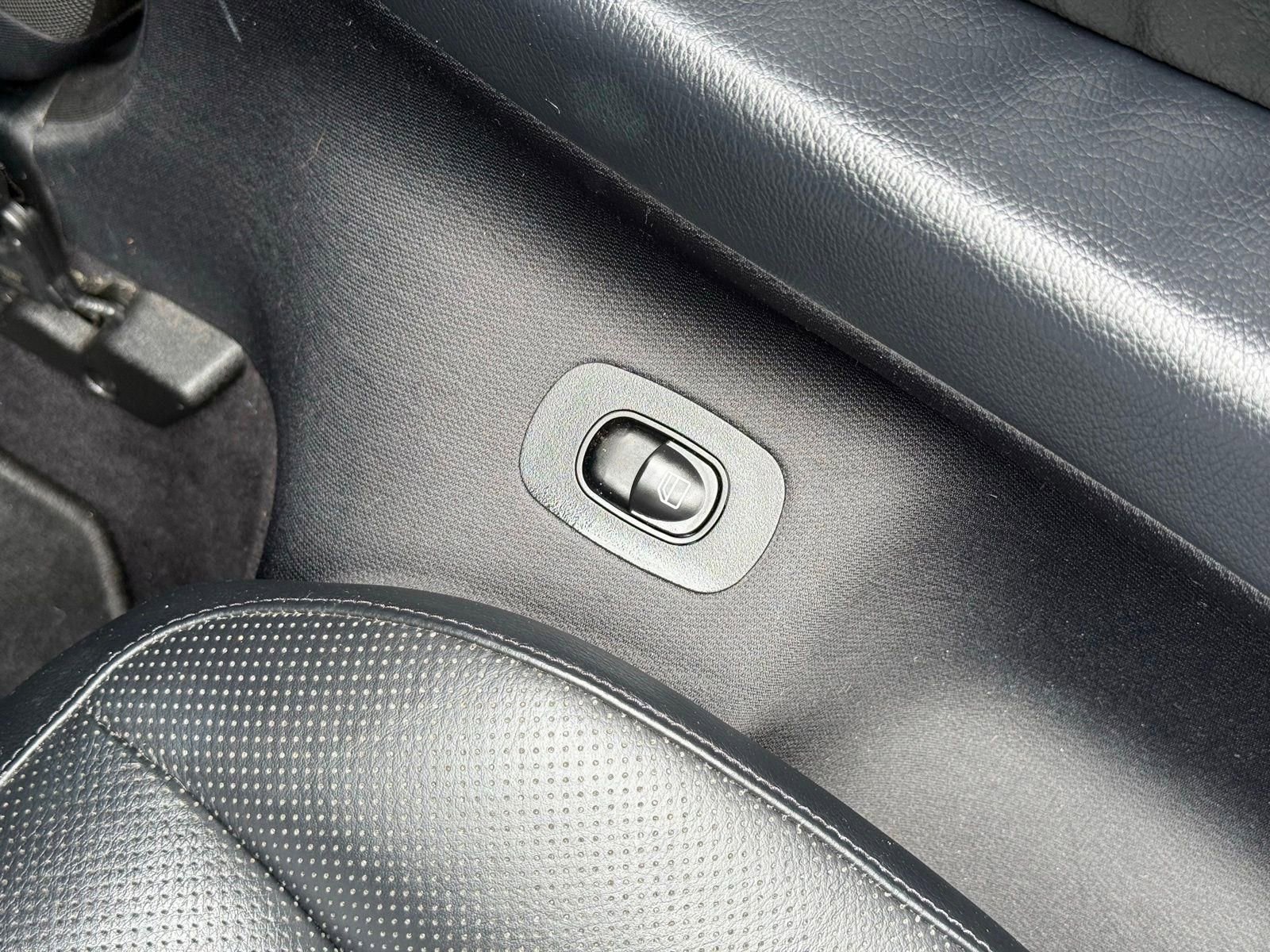 Used 2009 Mercedes-Benz CLK 550 Cabriolet image 26