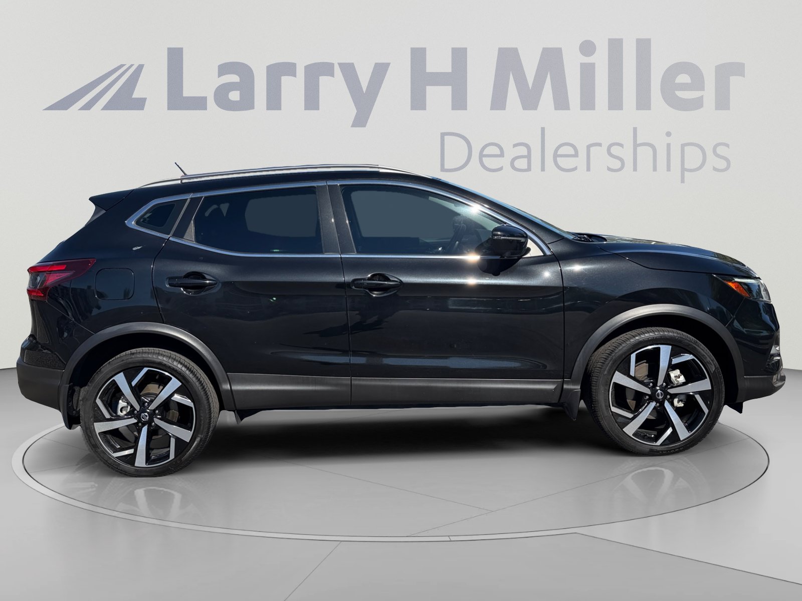 Used 2021 Nissan Rogue Sport SL w/ Premium Package FWD image 6