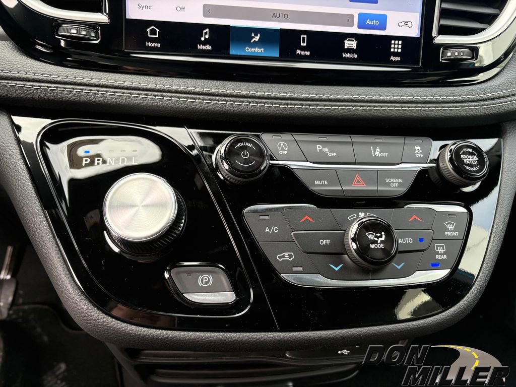 New 2026 Chrysler Pacifica Select w/ S Appearance Package image 19