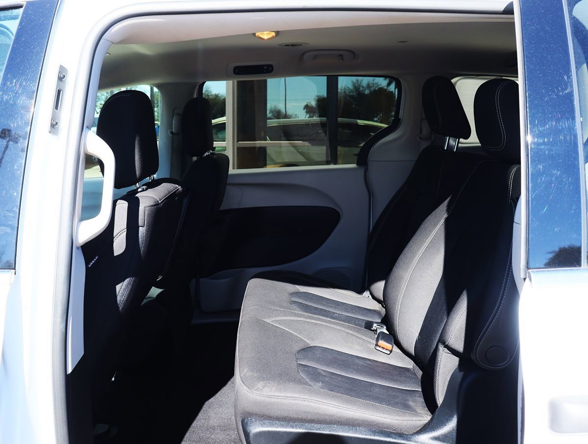 Used 2020 Chrysler Voyager L FWD image 34