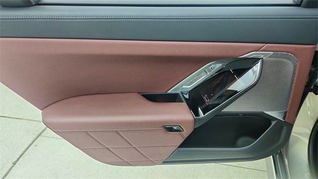 Used 2025 BMW i7 eDrive50 image 34