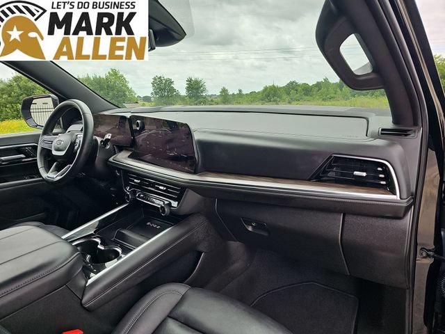 Used 2025 Chevrolet Suburban Z71 AWD/4WD image 29