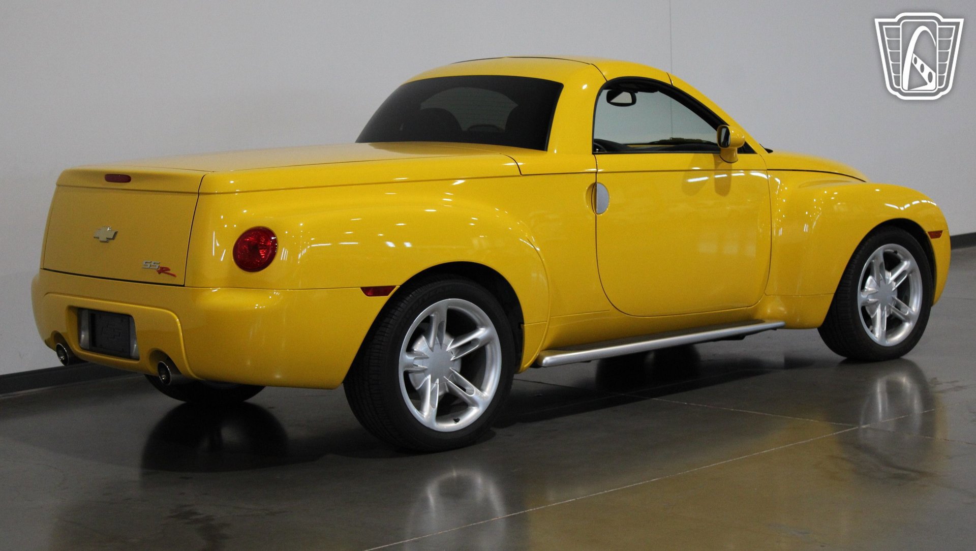 Used 2003 Chevrolet SSR w/ Preferred Equipment Group RWD image 16