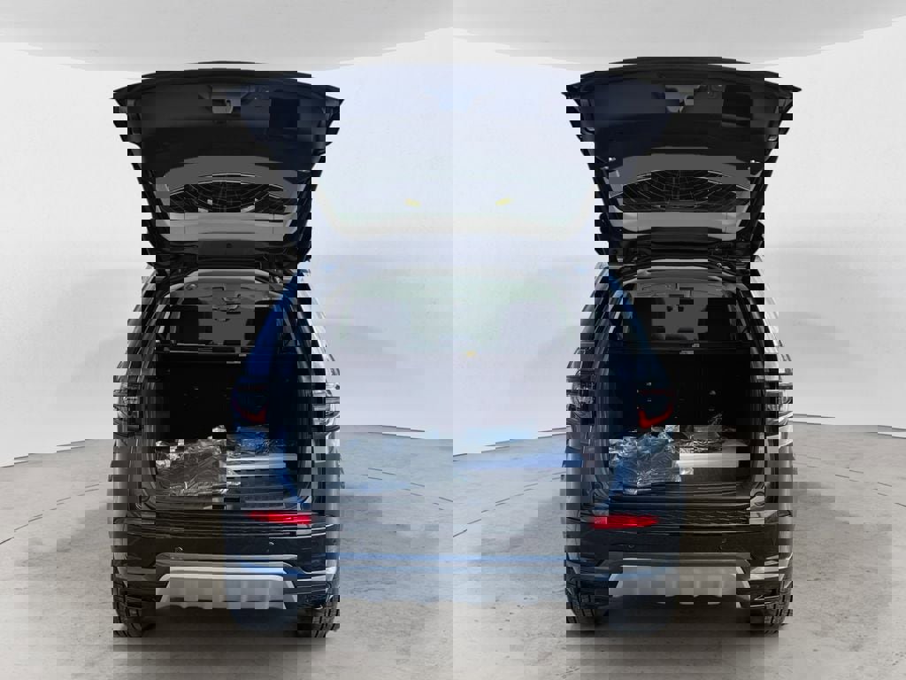 New 2025 Land Rover Discovery Sport S image 29