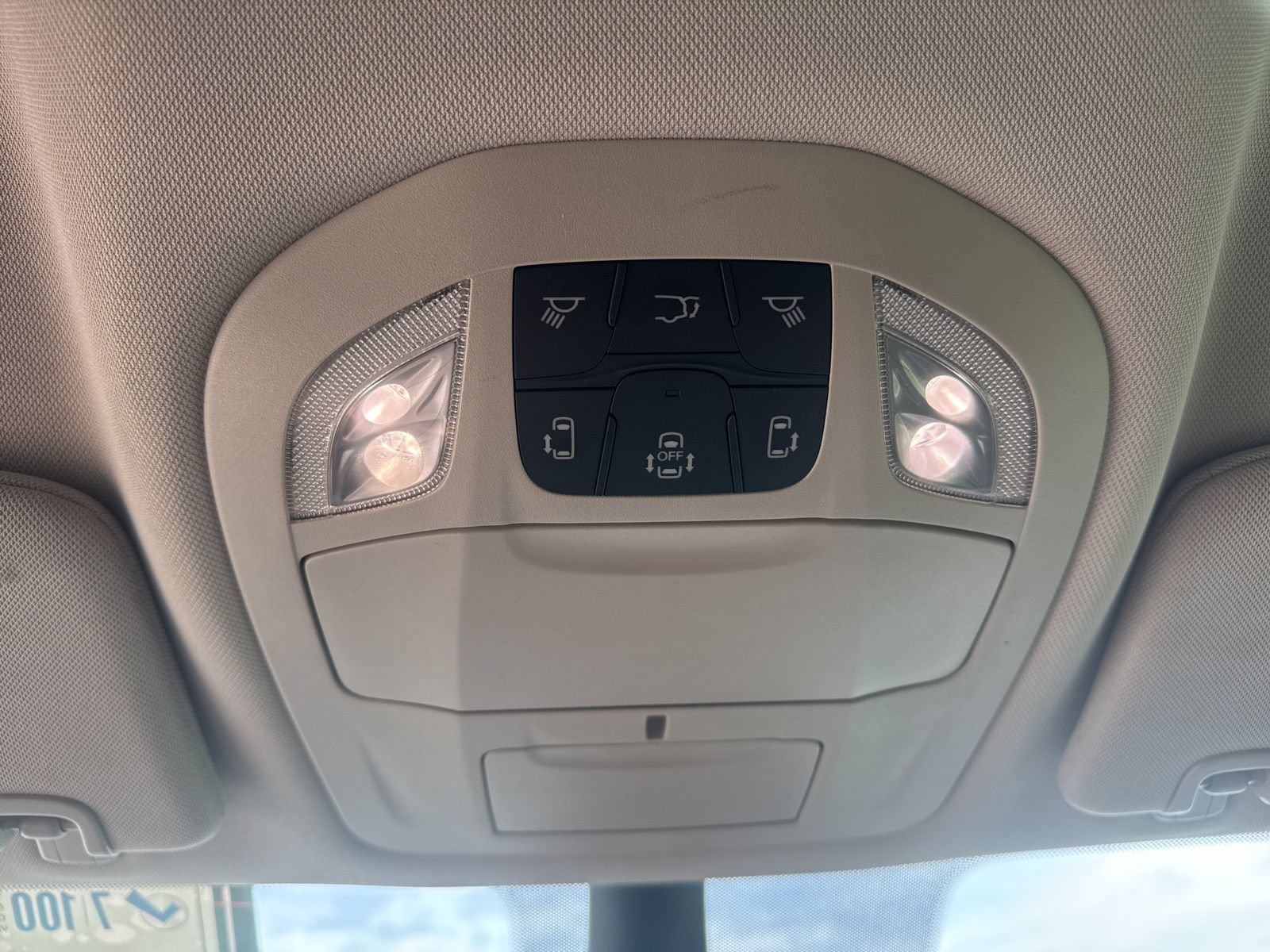 Used 2024 Chrysler Pacifica Limited FWD image 35