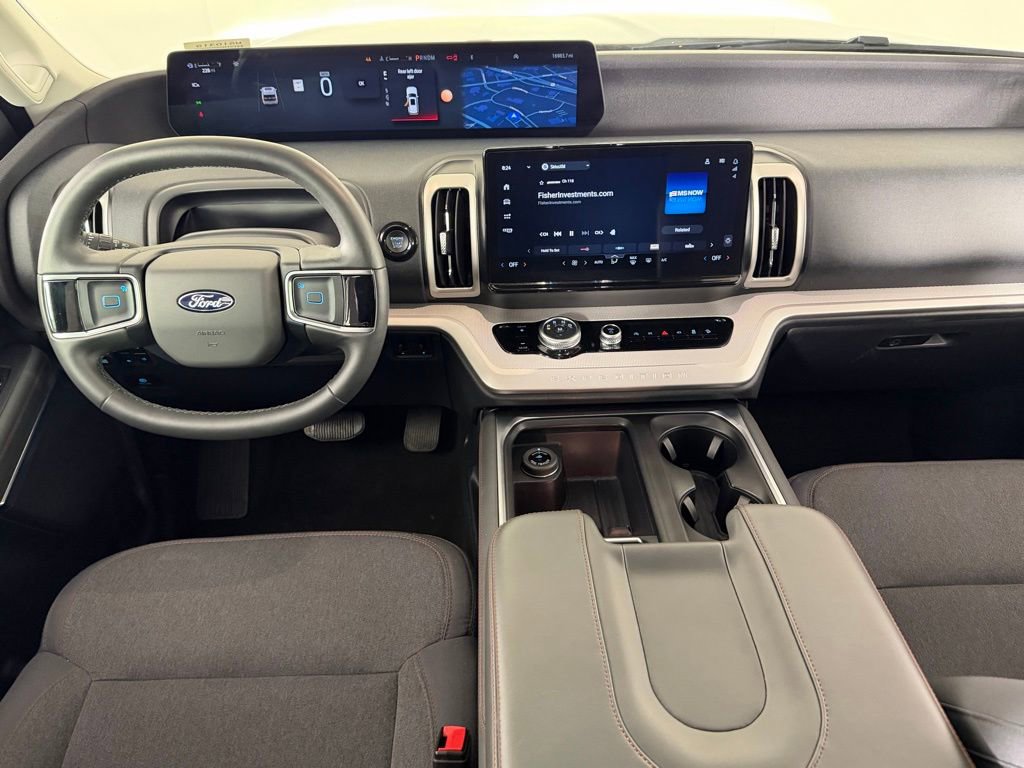Used 2025 Ford Expedition Active image 12