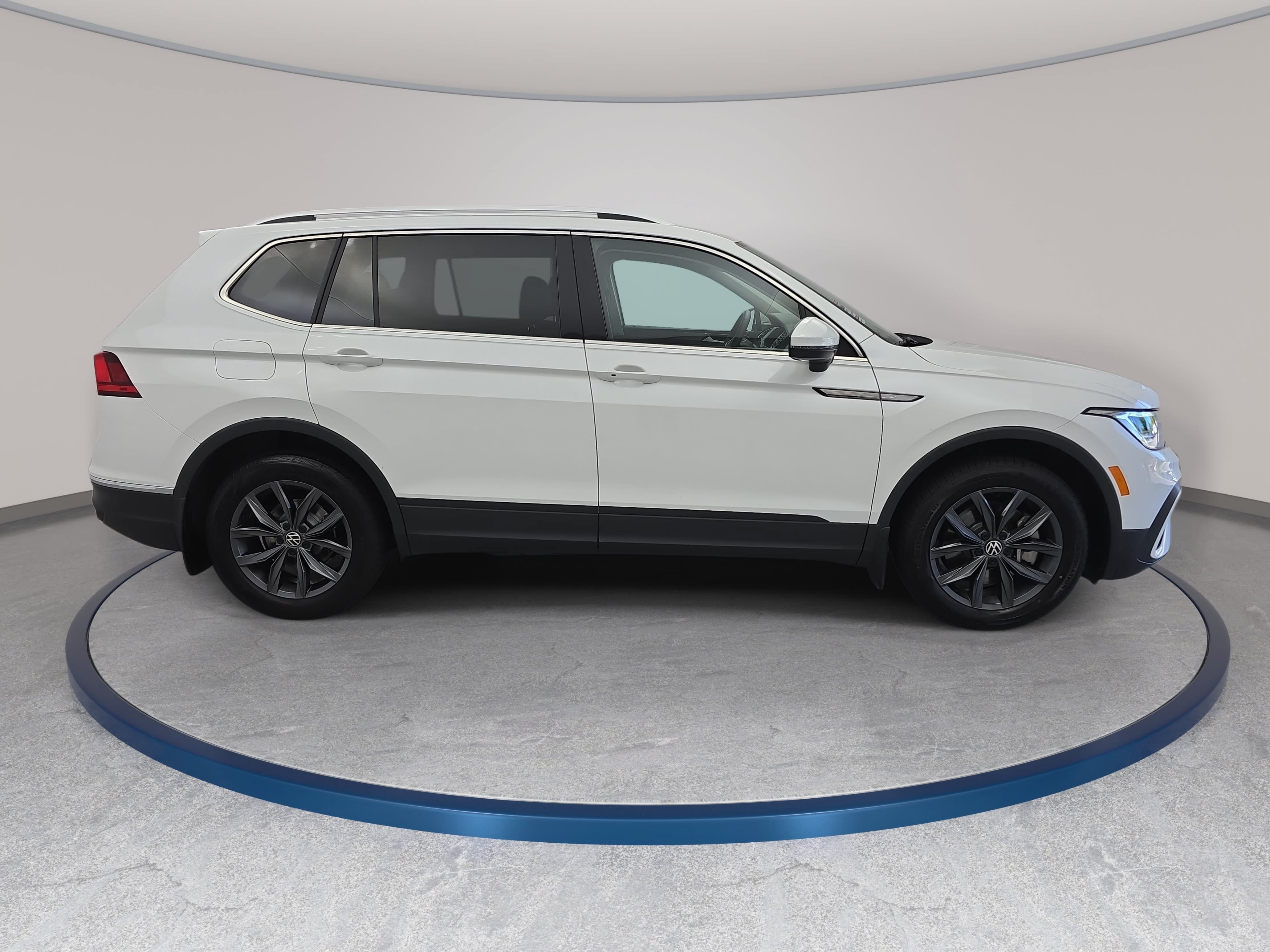 Used 2023 Volkswagen Tiguan SE FWD image 4