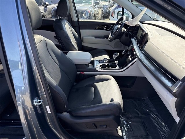 Used 2024 Kia Carnival SX Prestige image 9