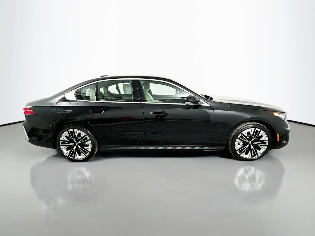 Used 2026 BMW 530i xDrive w/ Executive Package AWD/4WD image 4