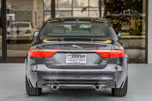 Used 2018 Jaguar XF S image 8