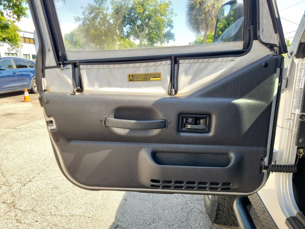 Used 2004 Jeep Wrangler Rubicon AWD/4WD image 10