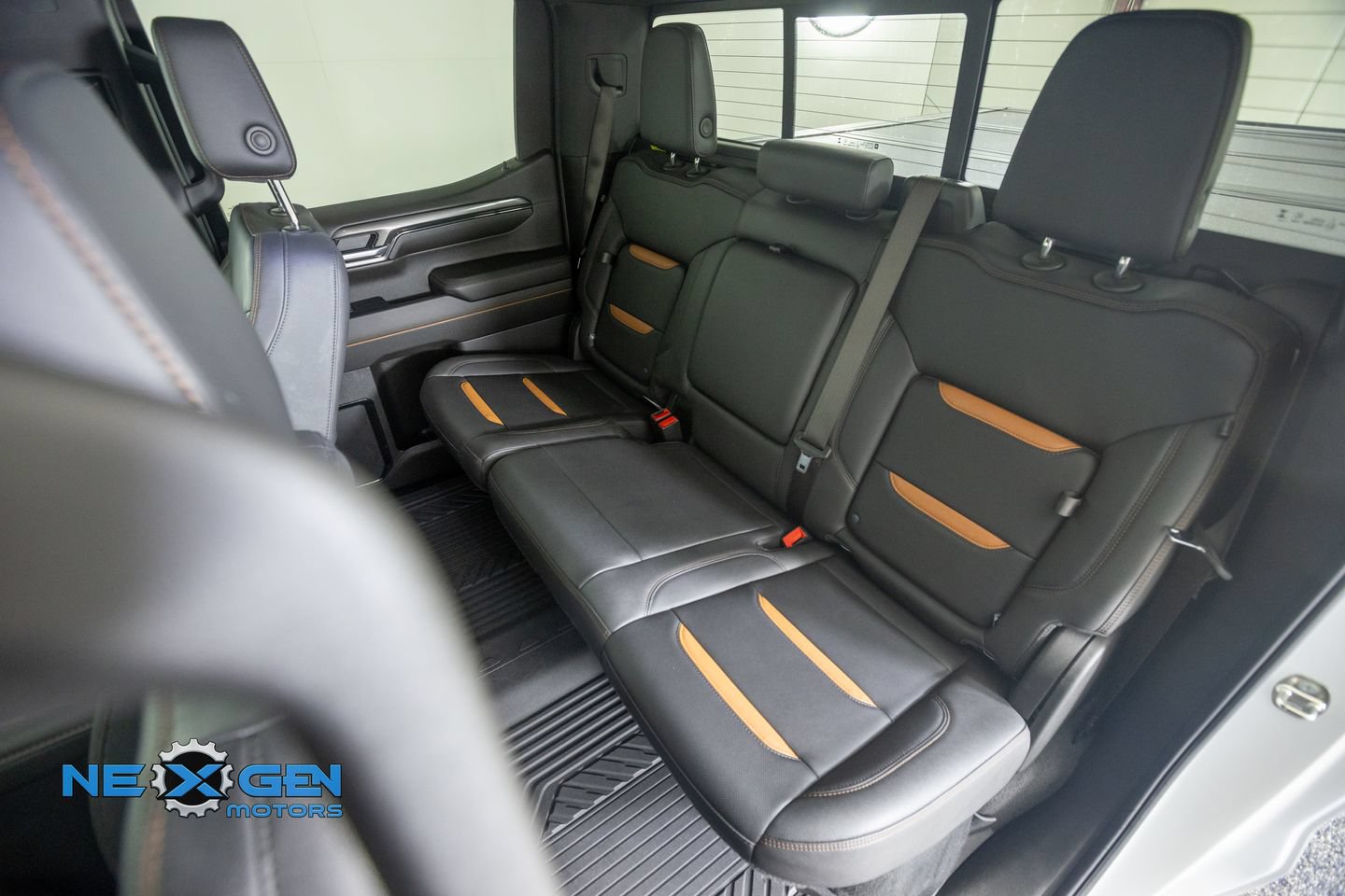 Used 2024 GMC Sierra 1500 AT4 w/ Technology Package AWD/4WD image 34