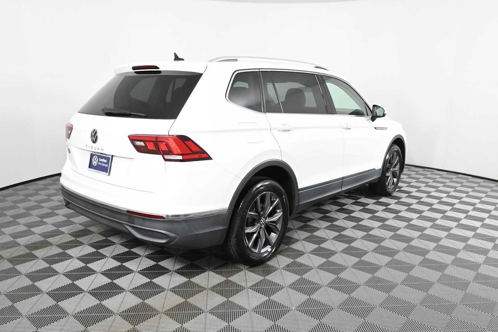 Certified 2022 Volkswagen Tiguan SE FWD image 6
