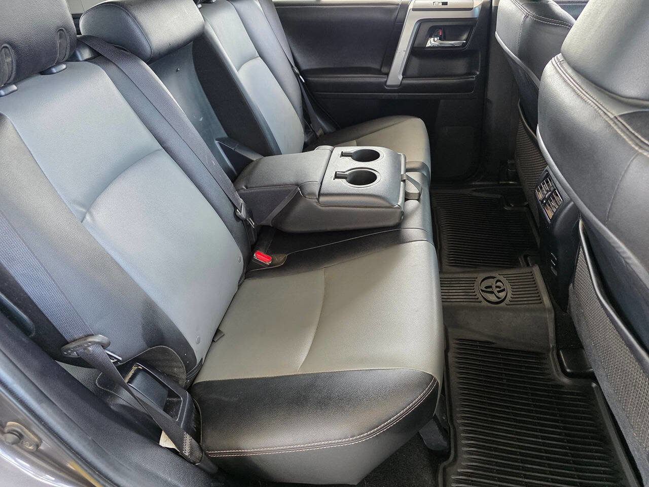 Used 2018 Toyota 4Runner SR5 Premium AWD/4WD image 28