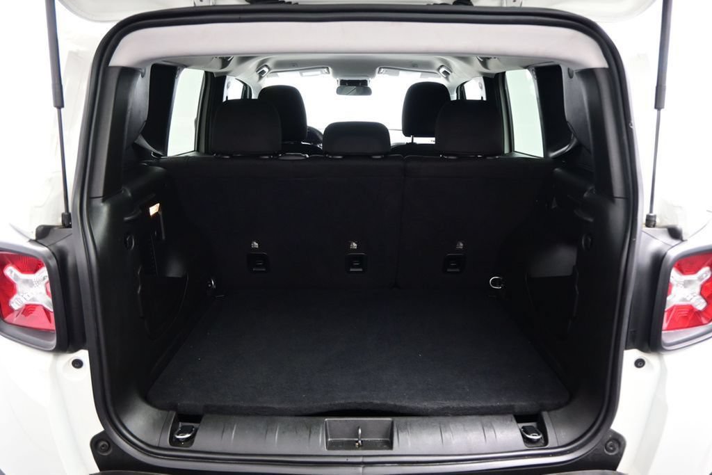 Used 2023 Jeep Renegade Latitude AWD/4WD image 26