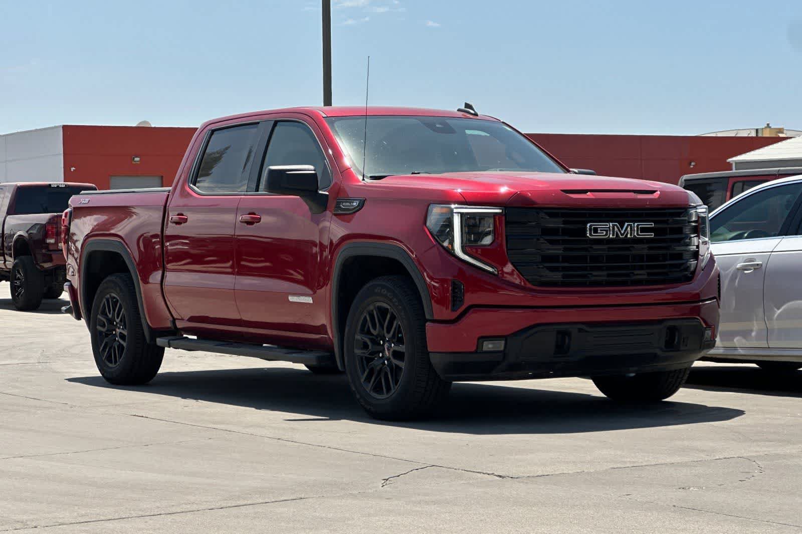 Used 2024 GMC Sierra 1500 Elevation w/ LPO, Elevation Black Package AWD/4WD image 10