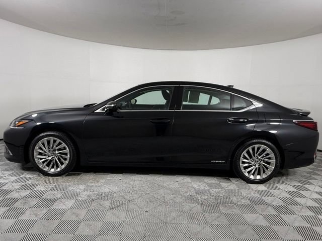 Certified 2022 Lexus ES 300h Ultra Luxury w/ Accessory Package 2 FWD image 3