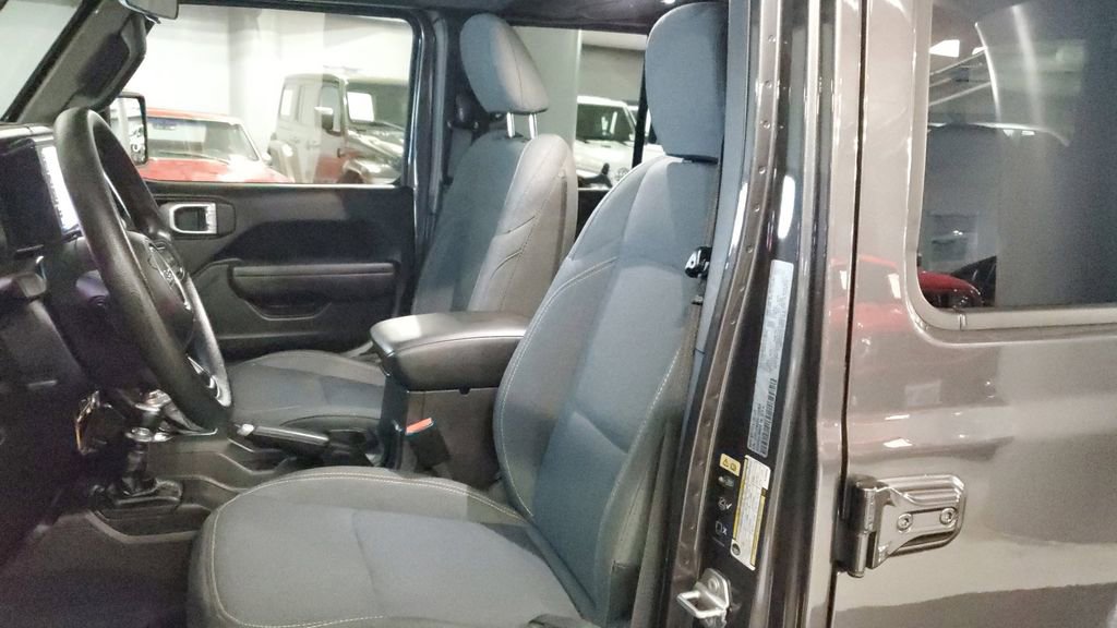Used 2025 Jeep Gladiator Sport image 17