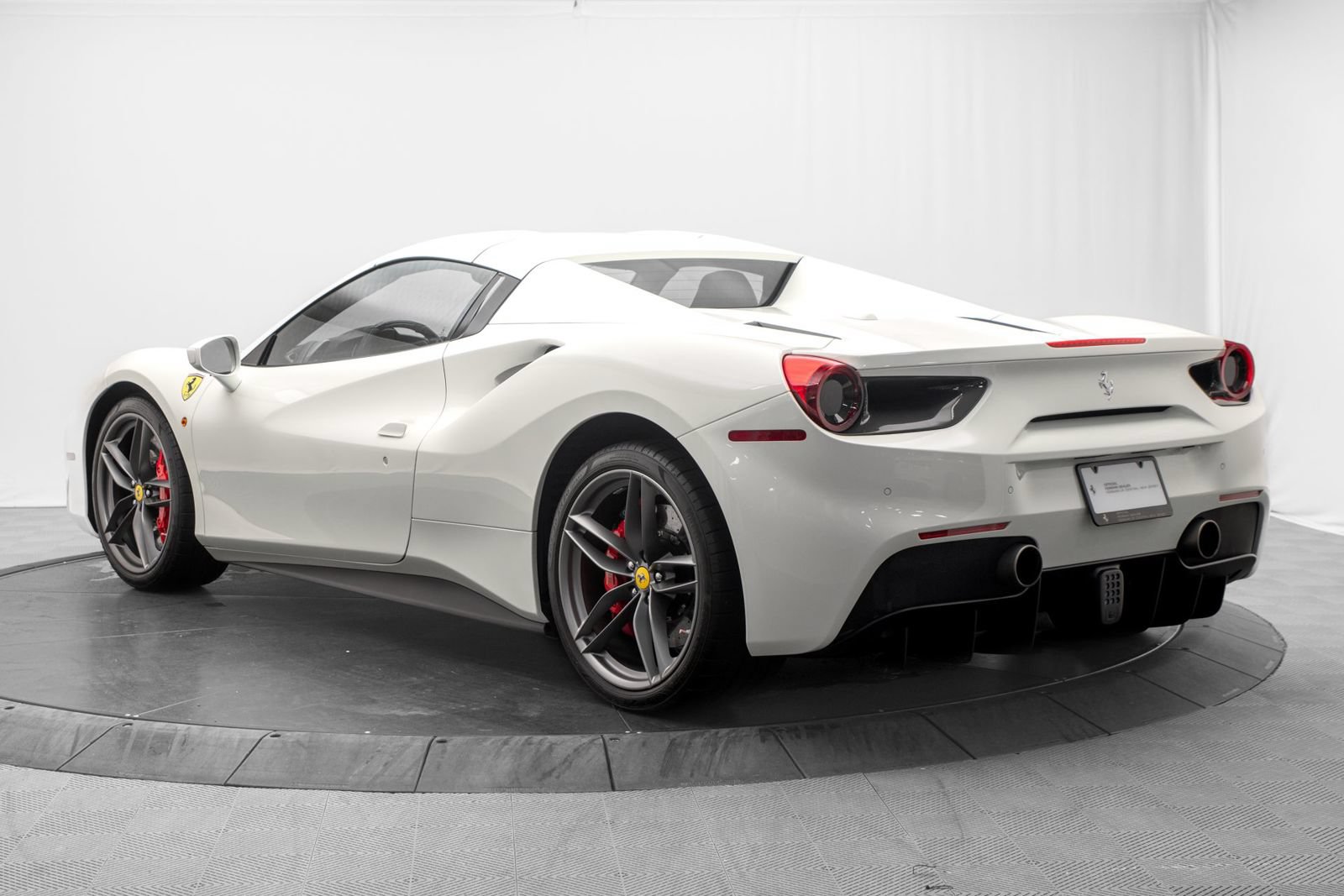 Used 2018 Ferrari 488 Spider RWD image 13