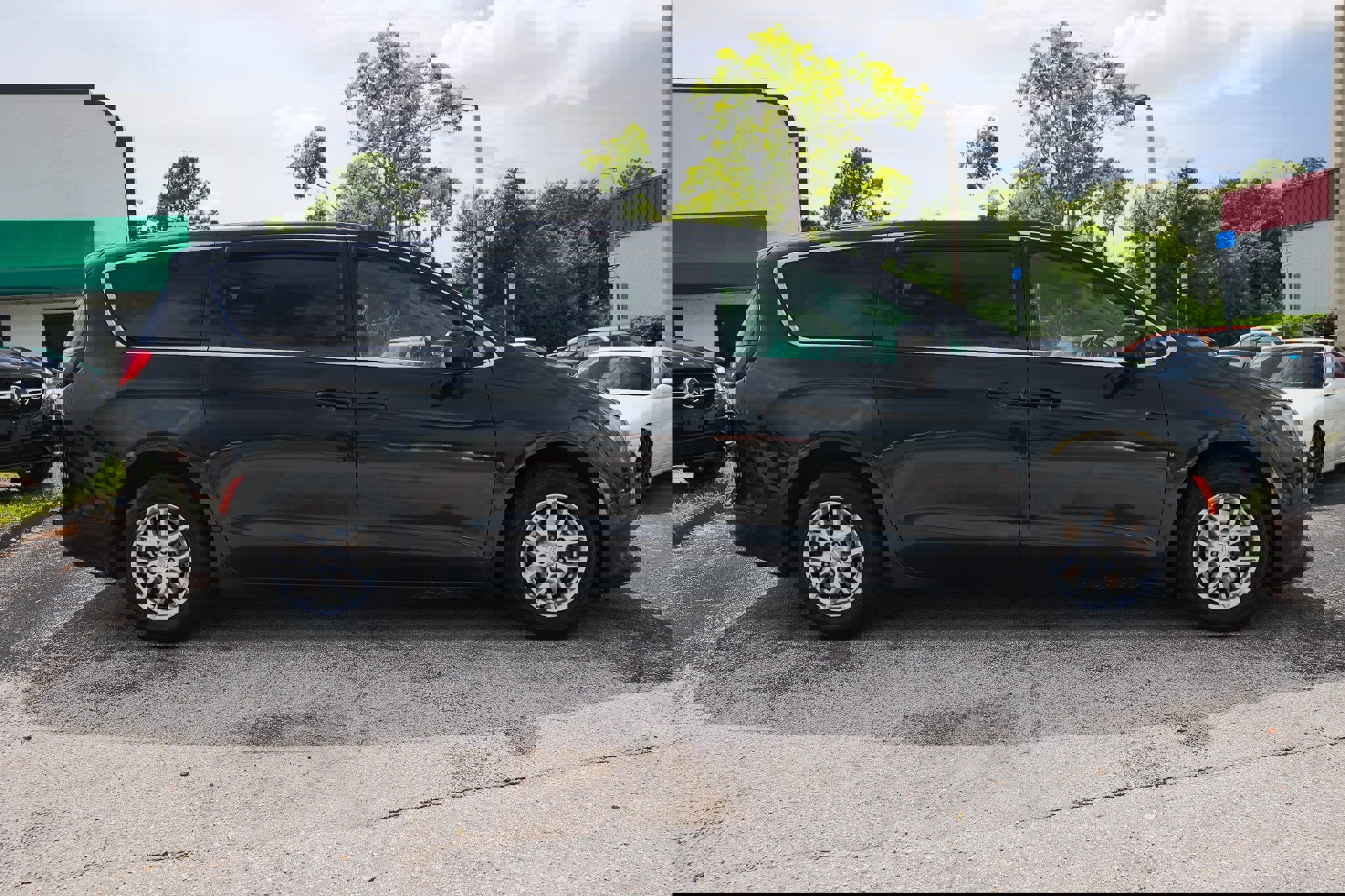 Used 2017 Chrysler Pacifica LX image 18