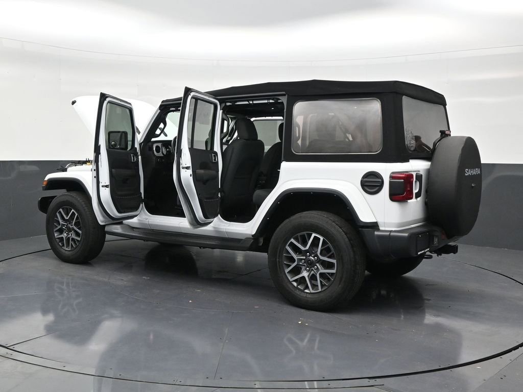 Used 2024 Jeep Wrangler Sahara image 31
