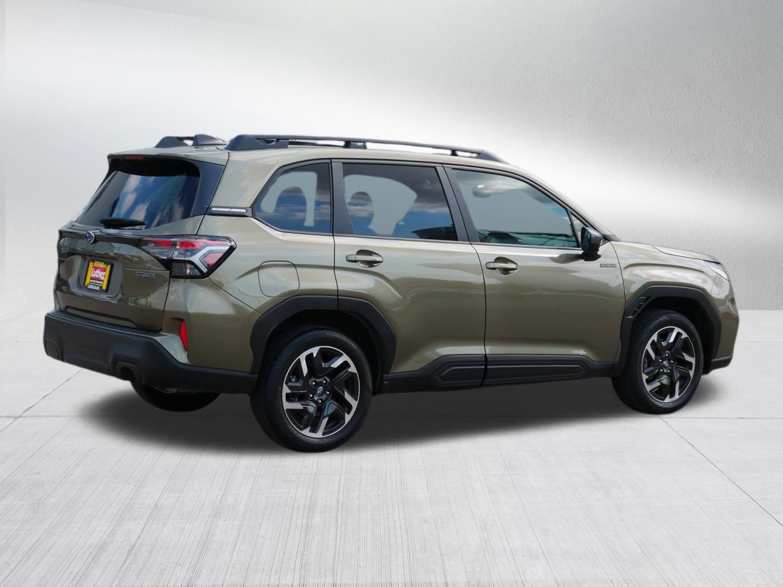 Used 2025 Subaru Forester Premium AWD/4WD image 7